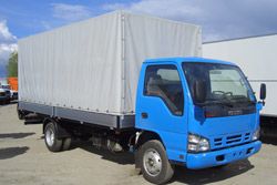 Тентованные грузовики Isuzu NQR75R тентованный